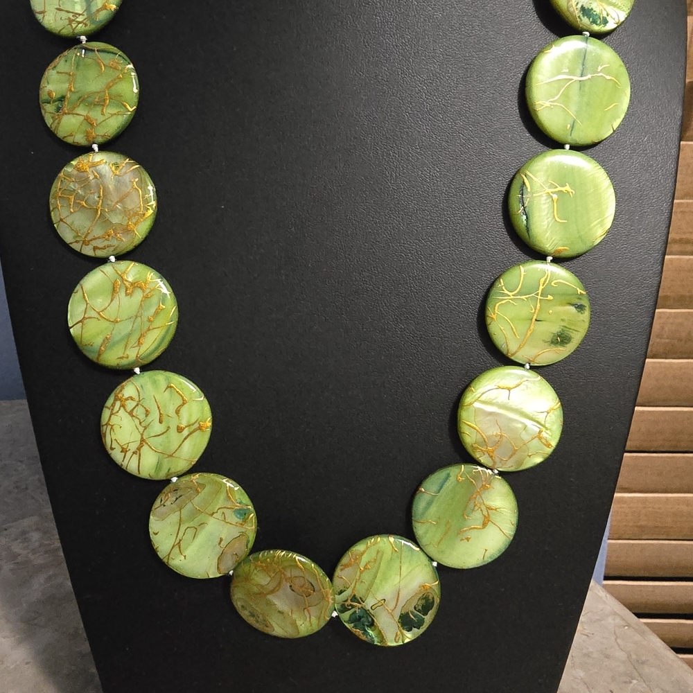 Mother of Pearl Green 3cm Disc Gold Drawbench Drizzle Necklace